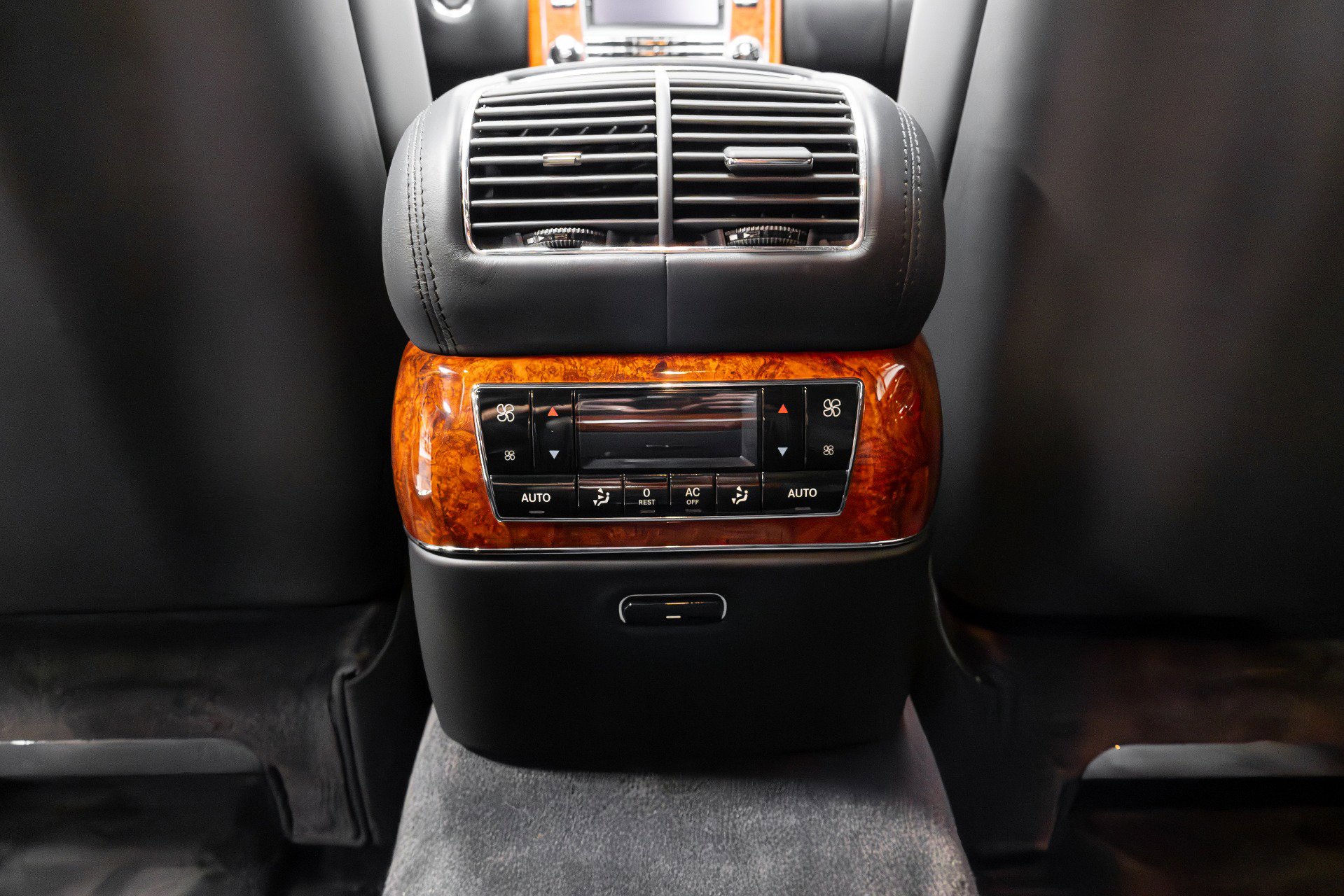 Used 2004 Maybach 57 image 36