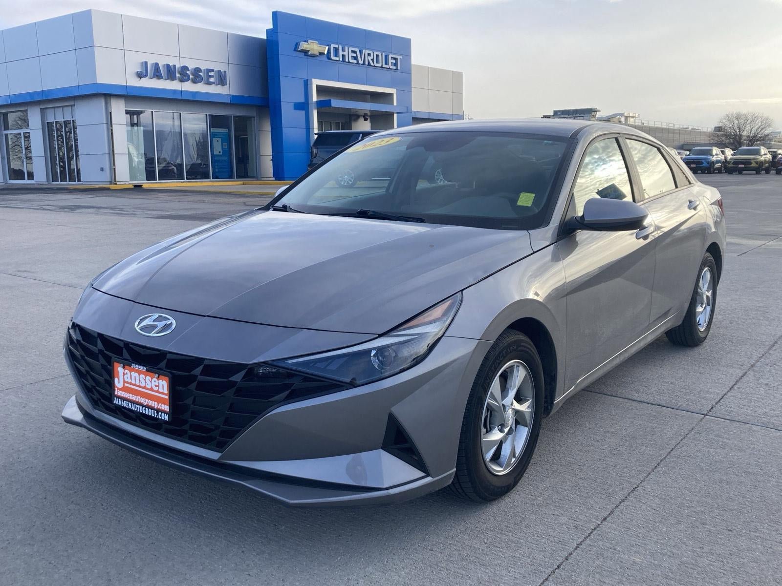 Used 2023 Hyundai Elantra SE FWD image 2