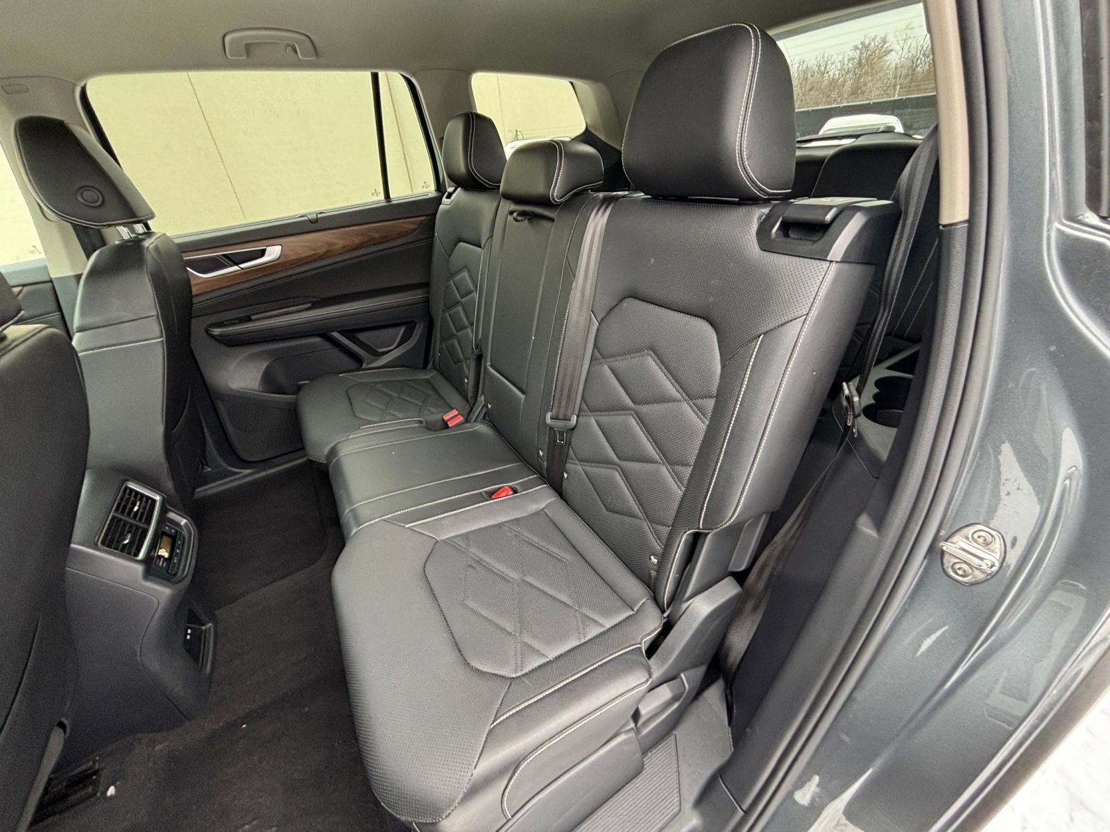 Used 2025 Volkswagen Atlas SE image 25