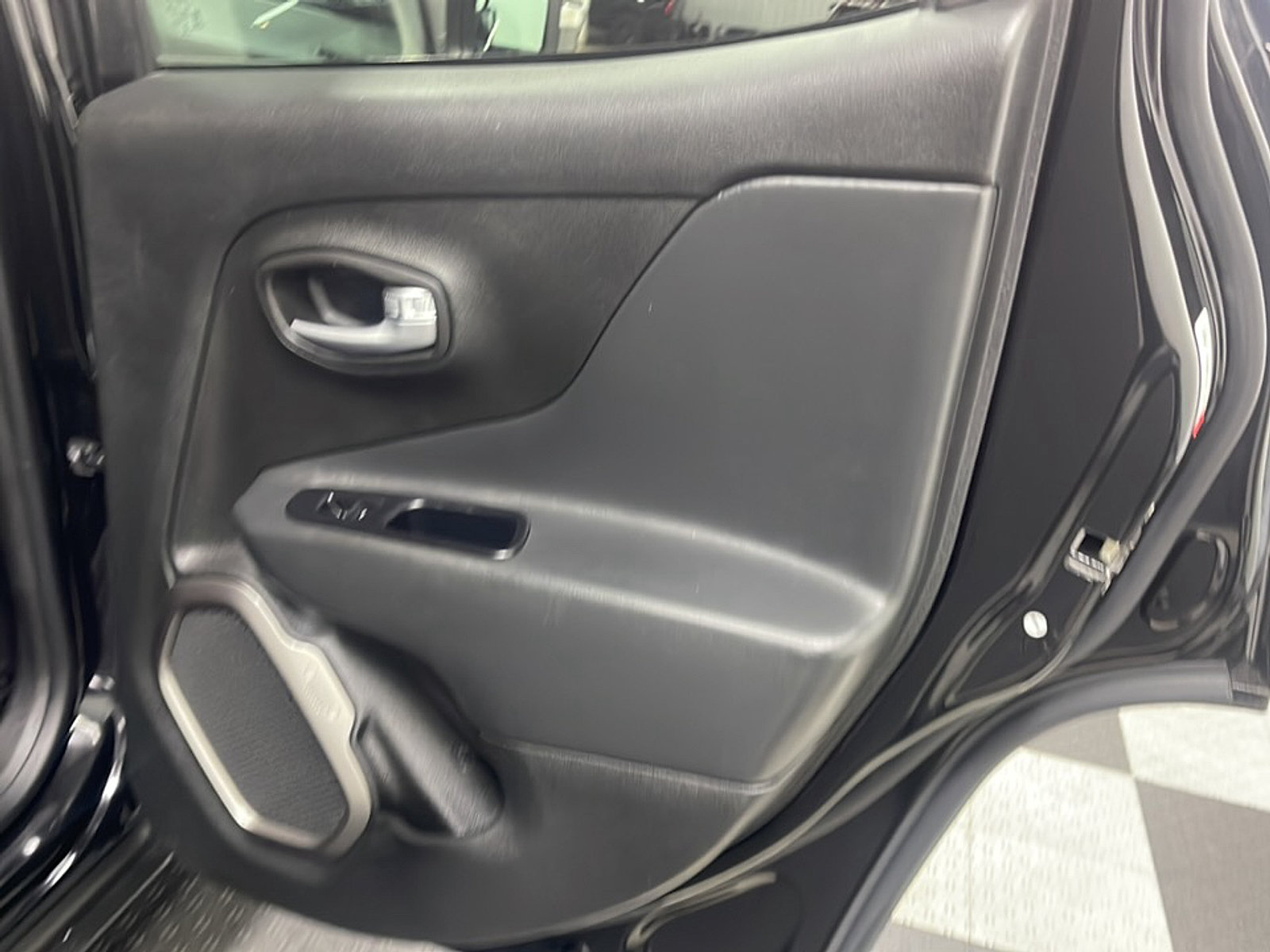 Used 2019 Jeep Renegade Limited w/ UConnect 8.4 Nav Group AWD/4WD image 18