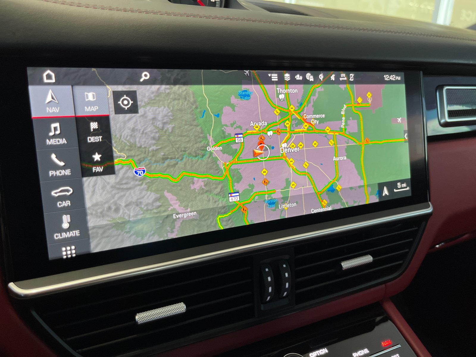 Used 2020 Porsche Cayenne Turbo AWD/4WD image 28