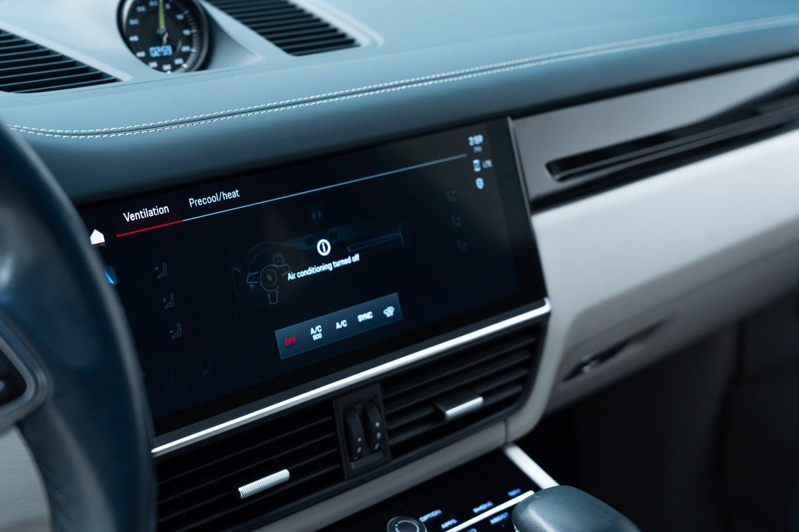 Certified 2022 Porsche Cayenne E-Hybrid image 26