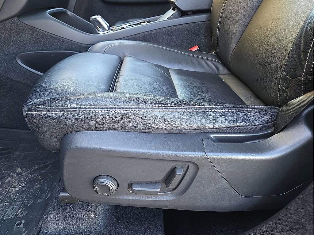 Certified 2023 Volvo XC40 B5 Plus w/ Driver Assist Package image 25