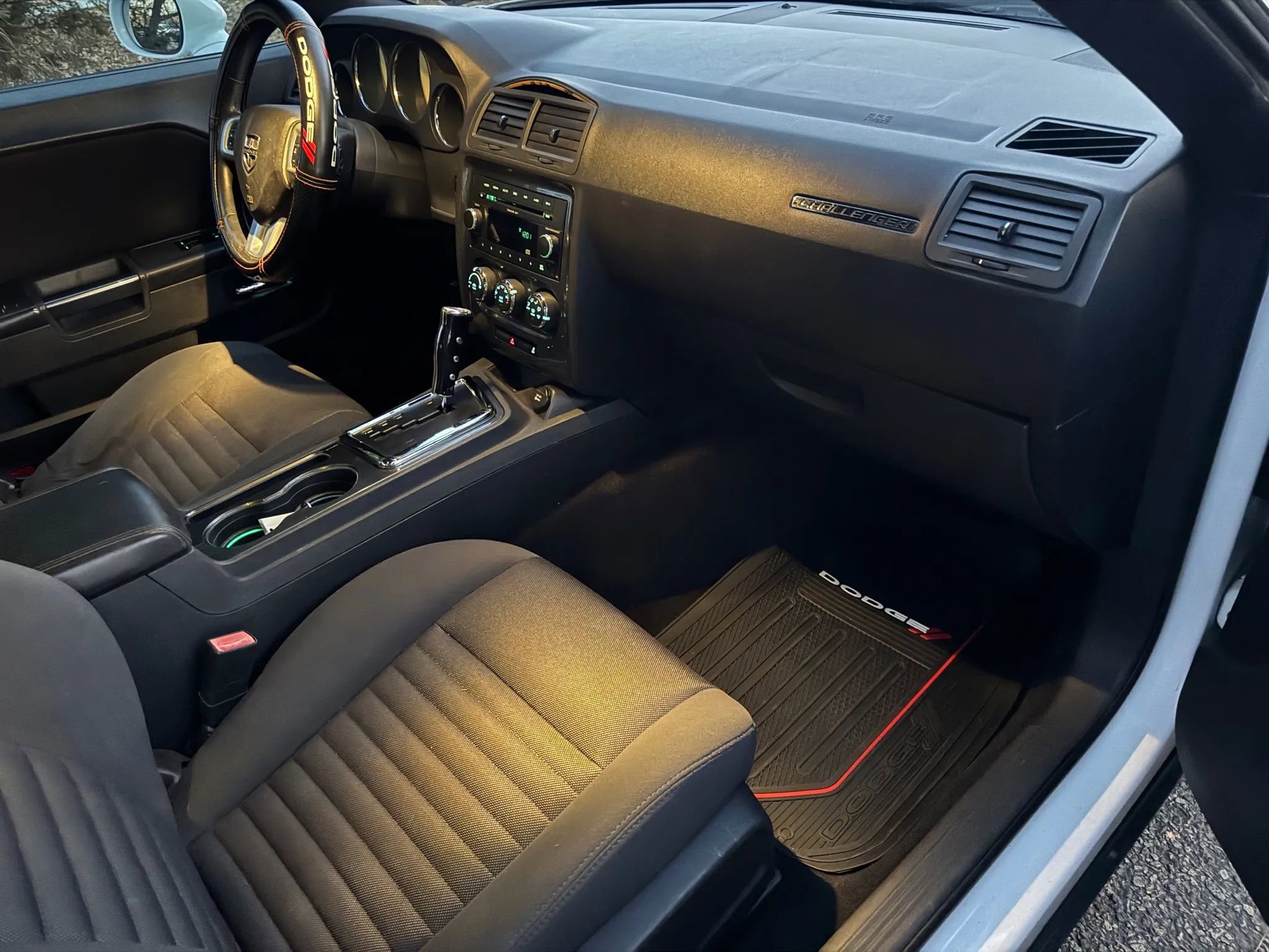 Used 2011 Dodge Challenger image 9