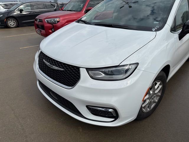 Used 2024 Chrysler Pacifica Touring-L image 39