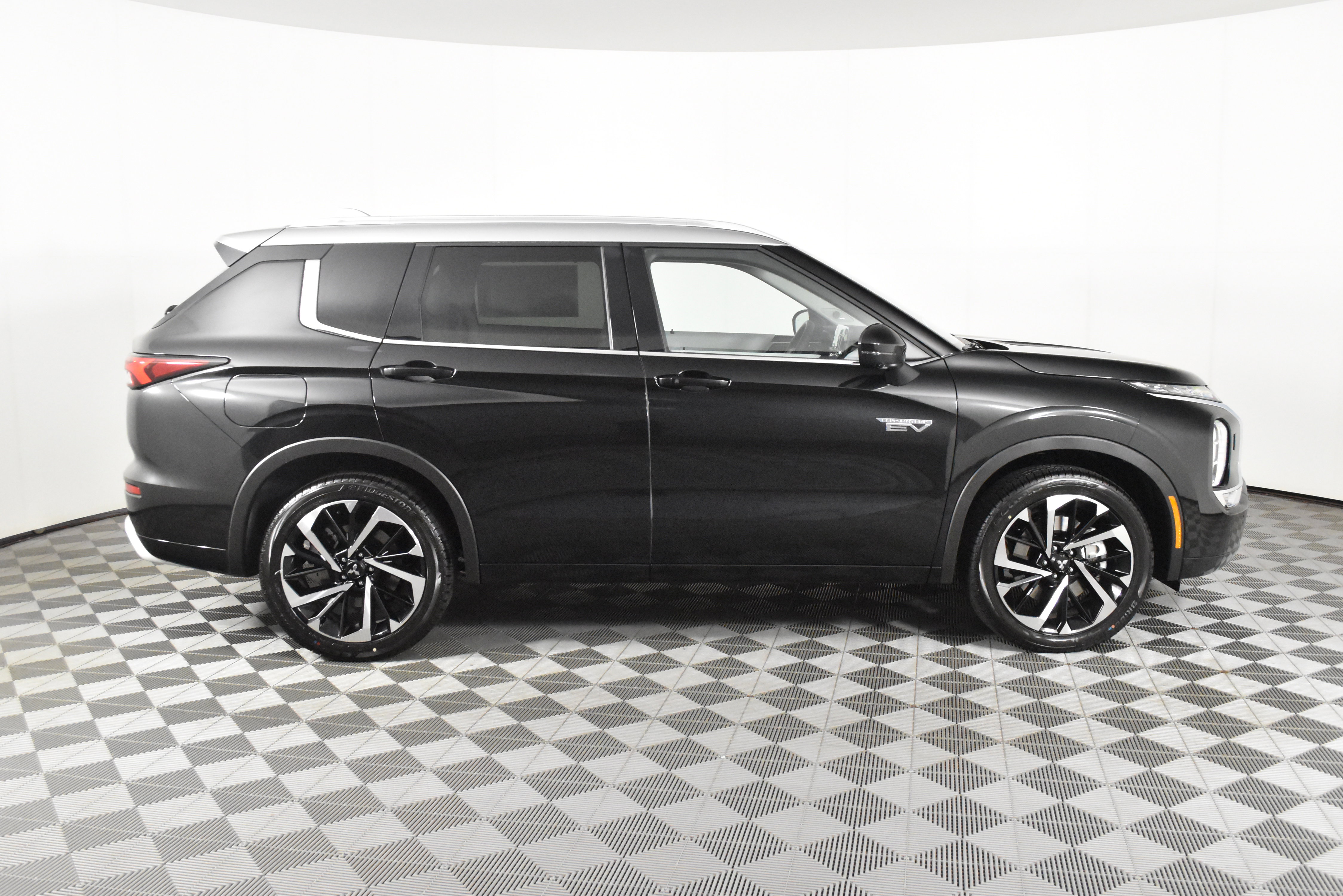 Used 2025 Mitsubishi Outlander SEL image 5