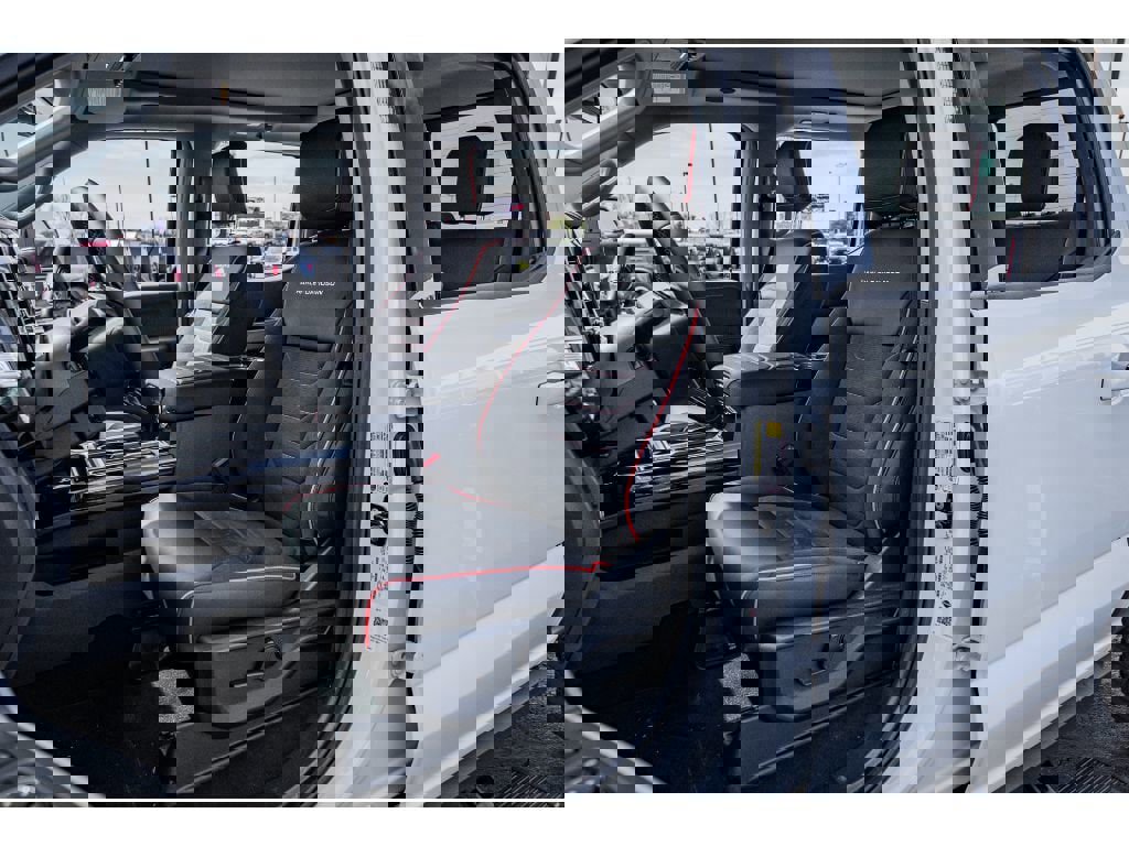 New 2026 Ford F250 Lariat w/ Black Appearance Package image 8