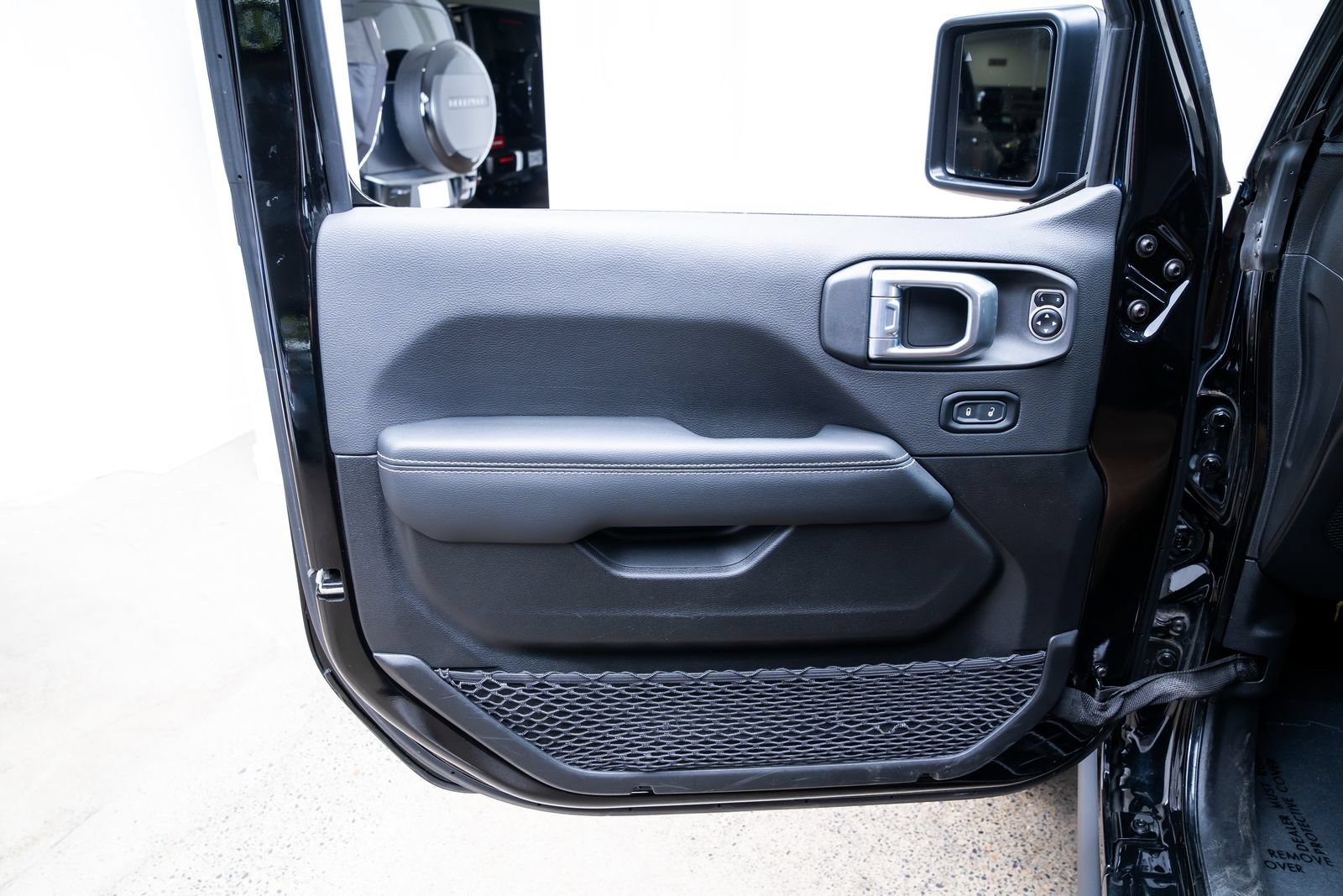 Used 2023 Jeep Gladiator Rubicon w/ Safety Group AWD/4WD image 13