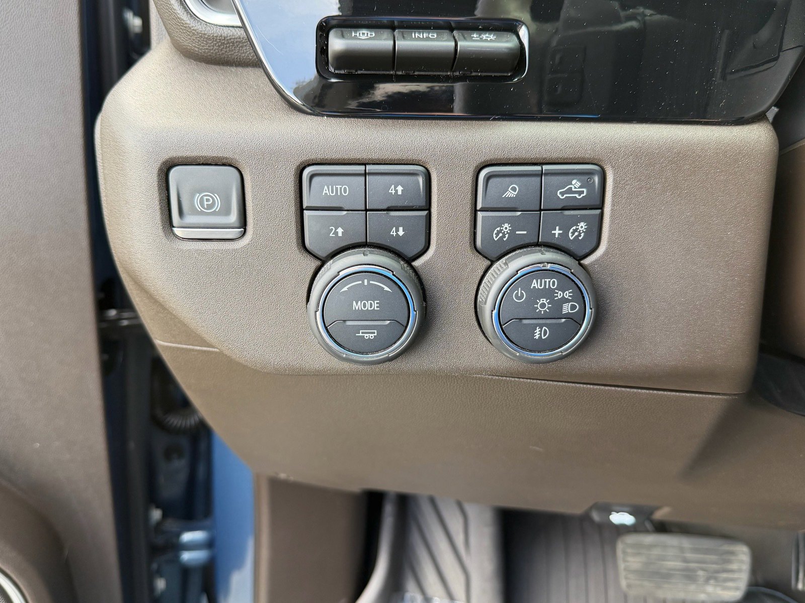 Used 2024 Chevrolet Silverado 1500 LTZ image 13