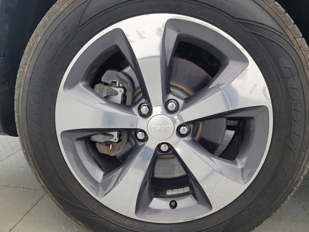 Used 2019 Jeep Cherokee Limited AWD/4WD image 31