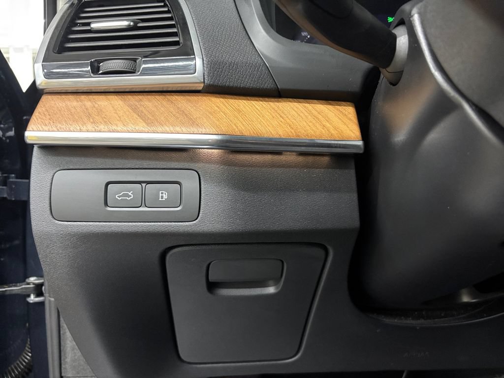 Certified 2025 Volvo XC90 T8 Plus w/ Protection Package Premier AWD/4WD image 29