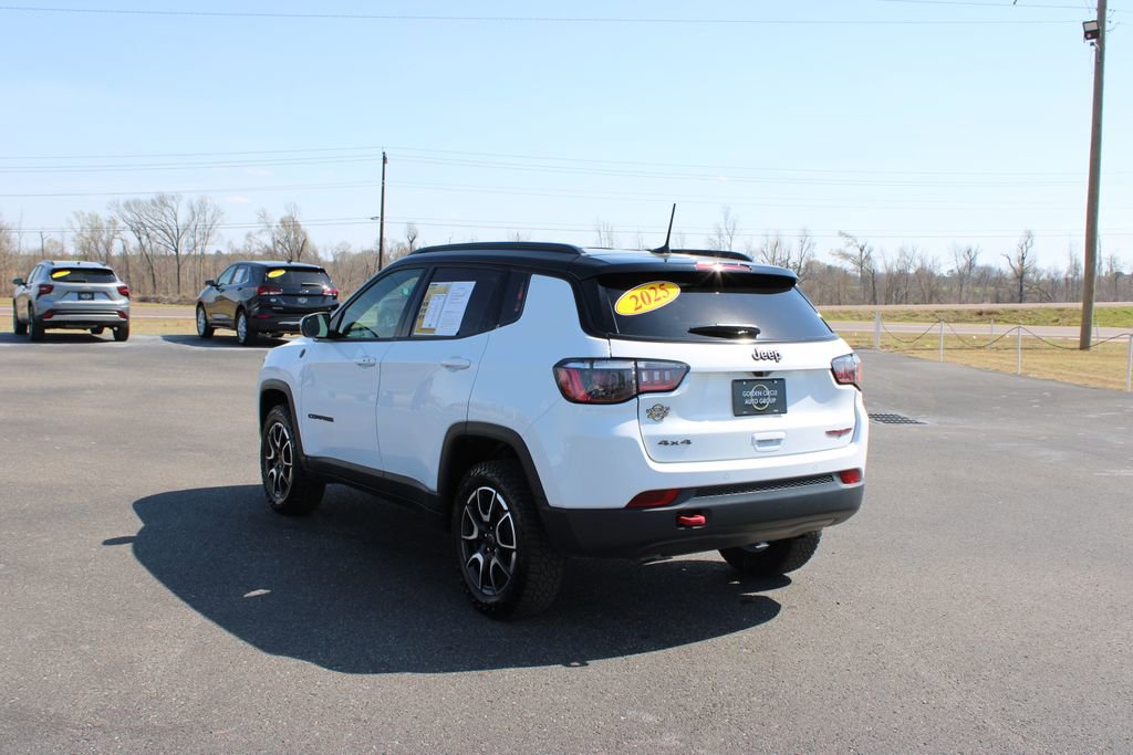 Used 2025 Jeep Compass Trailhawk image 7