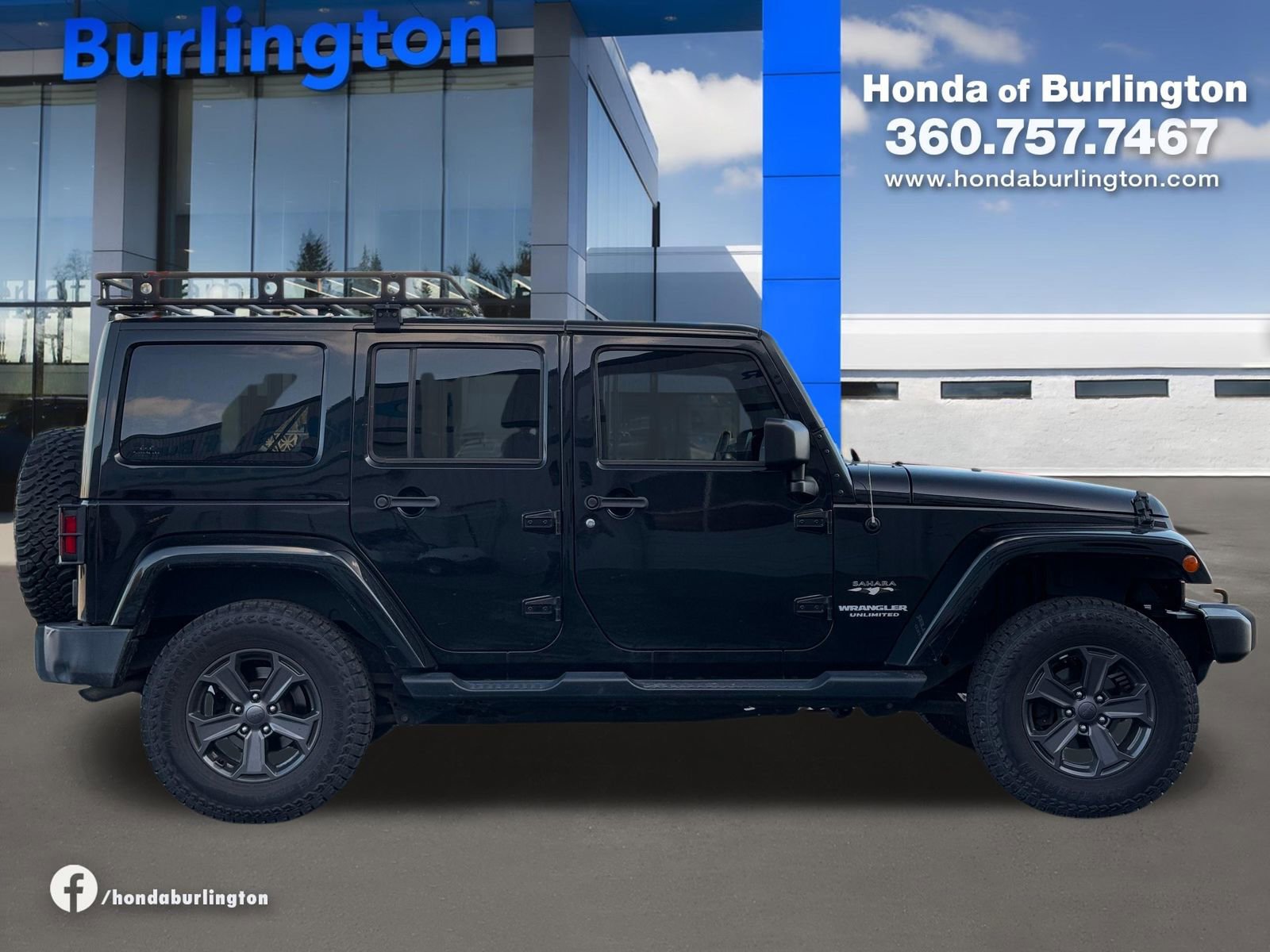 Used 2017 Jeep Wrangler Unlimited Sahara w/ Connectivity Group AWD/4WD image 7