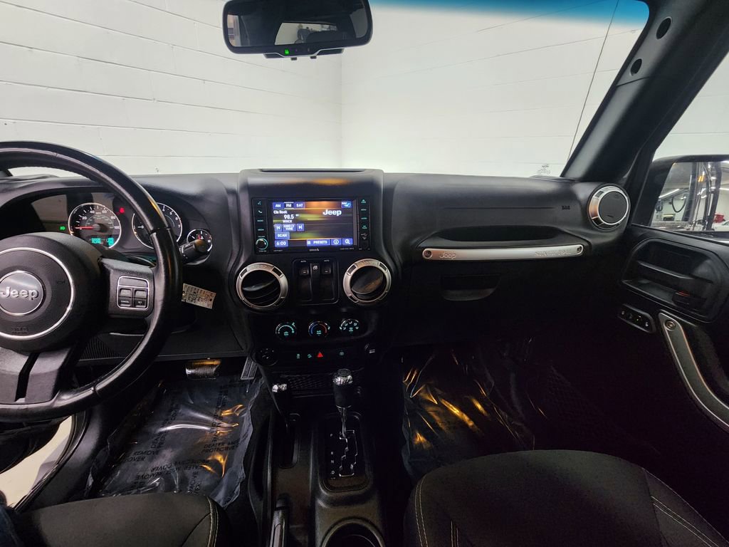 Used 2018 Jeep Wrangler Sahara w/ Connectivity Group image 16
