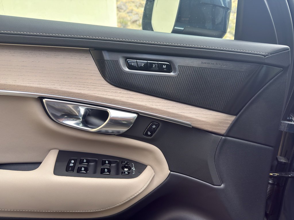 New 2026 Volvo XC90 T8 Plus w/ Protection Package Premier image 27