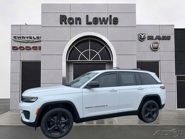Used 2023 Jeep Grand Cherokee Altitude image 1