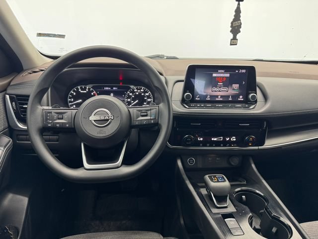 Used 2022 Nissan Rogue SV FWD image 3