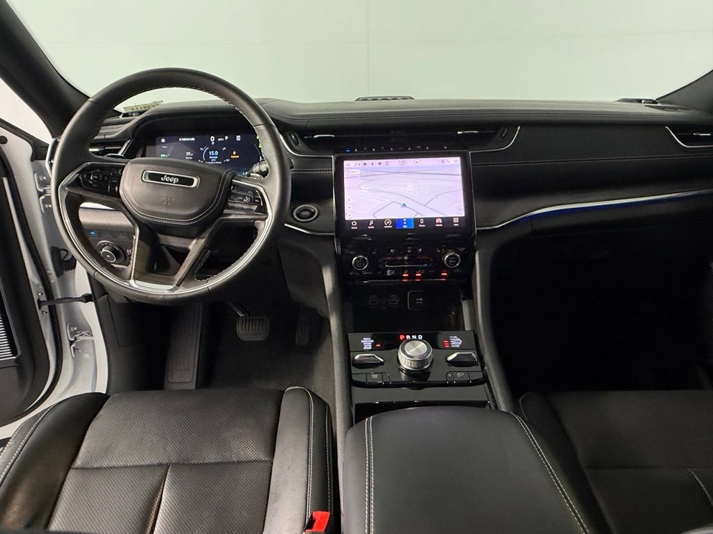 Used 2023 Jeep Grand Cherokee Overland w/ Luxury Tech Group IV AWD/4WD image 13