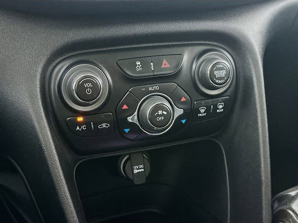 Used 2016 Dodge Dart Limited w/ Technology Group image 18