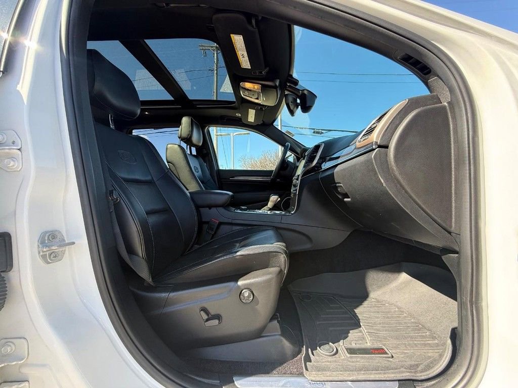 Used 2017 Jeep Grand Cherokee Overland image 11