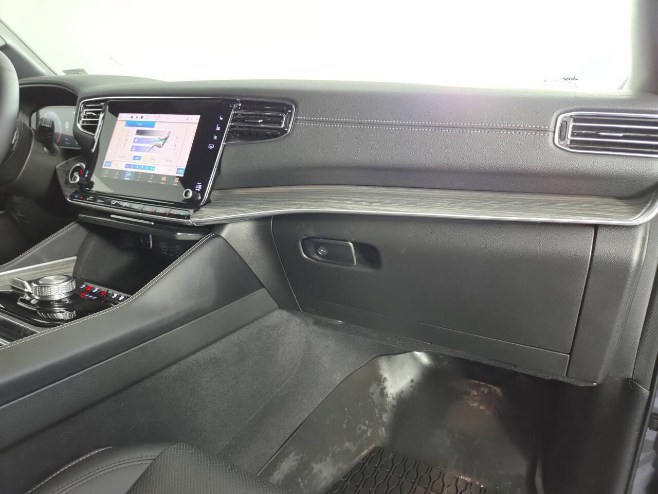 Used 2024 Jeep Wagoneer L Series II w/ Flexible Seating Group AWD/4WD image 36