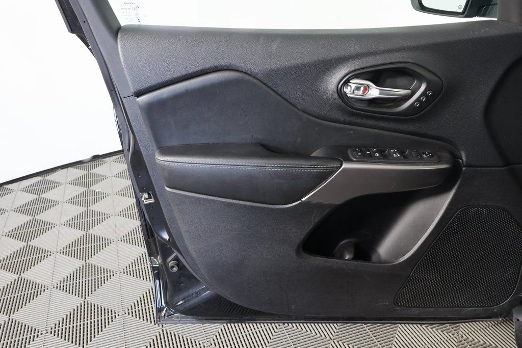 Used 2021 Jeep Cherokee Limited AWD/4WD image 12