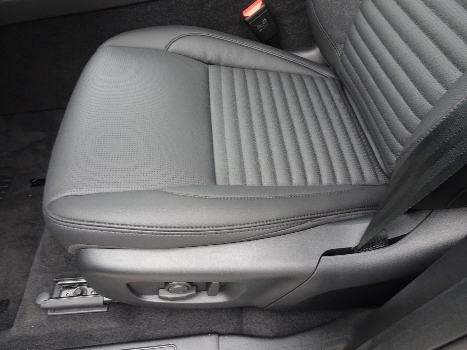 New 2025 Land Rover Discovery Sport S image 12