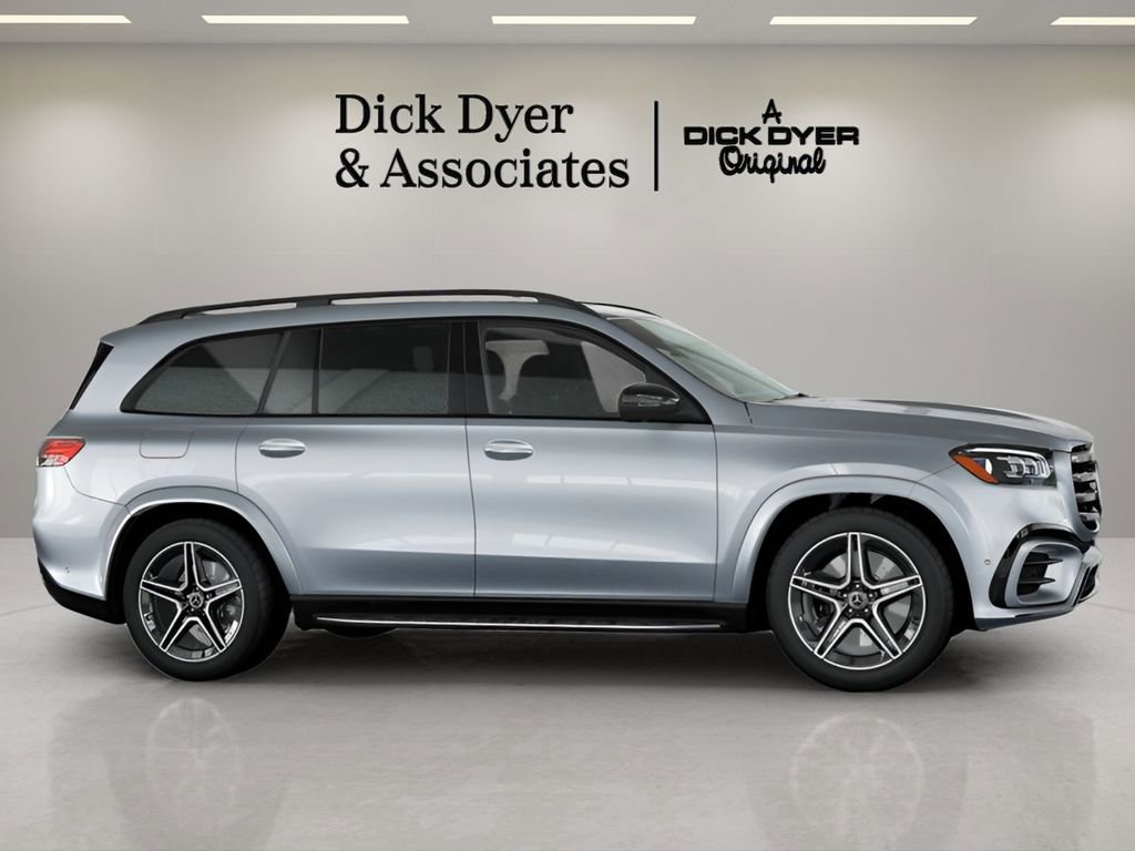 Used 2025 Mercedes-Benz GLS 450 4MATIC image 3