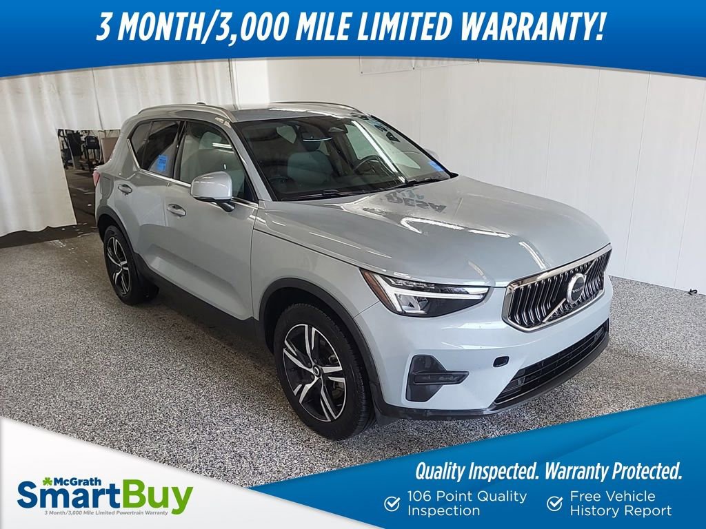 Used 2024 Volvo XC40 B5 Core image 1