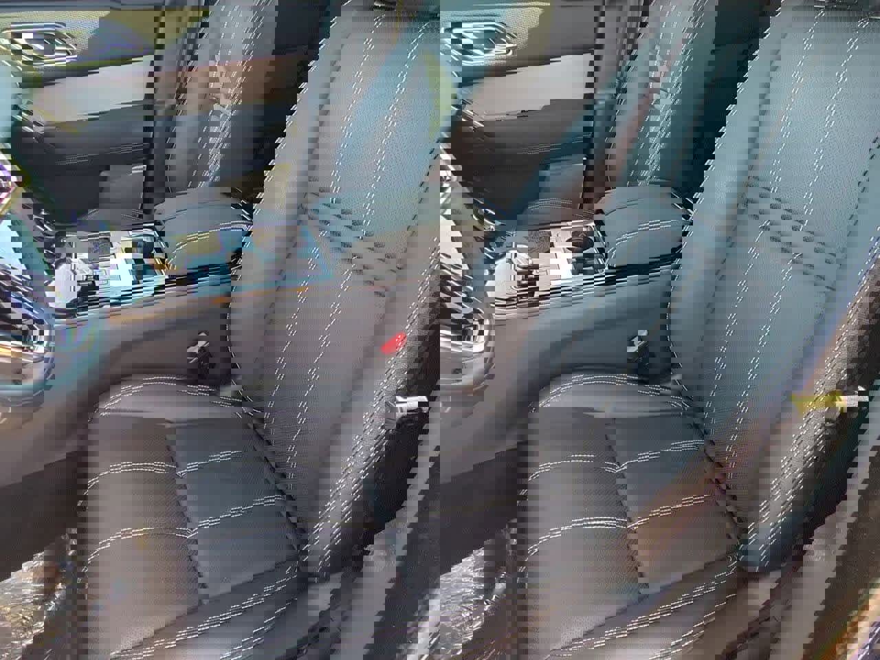 Used 2022 Land Rover Range Rover Velar R-Dynamic S image 14