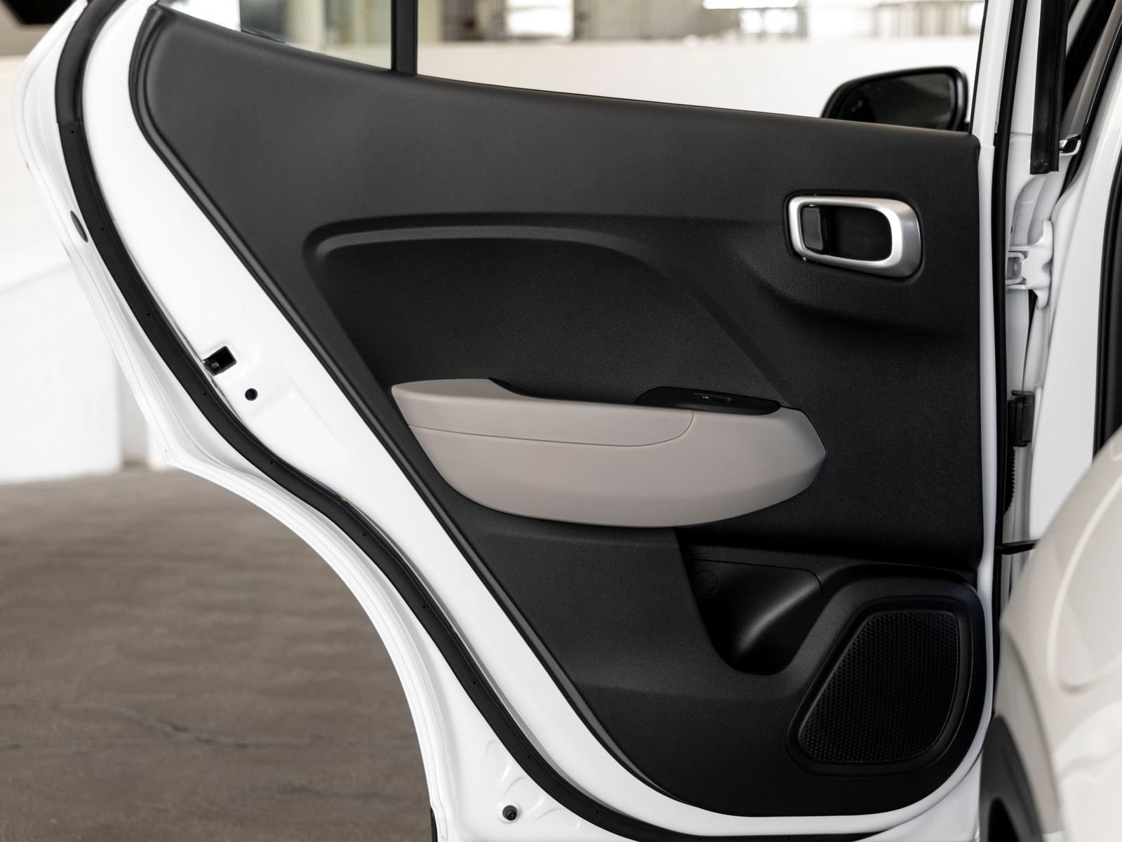 Used 2025 Hyundai Venue SEL FWD image 18