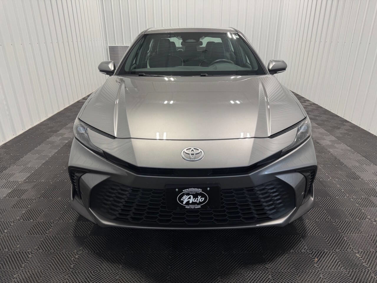 Used 2025 Toyota Camry SE image 2