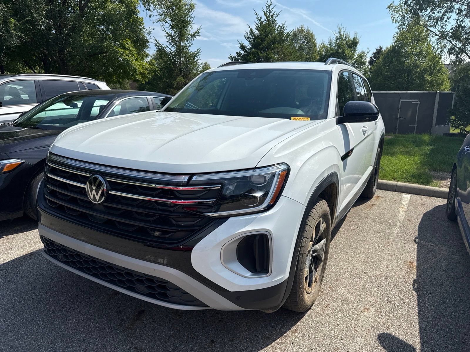 Used 2025 Volkswagen Atlas Peak Edition SE AWD/4WD image 1