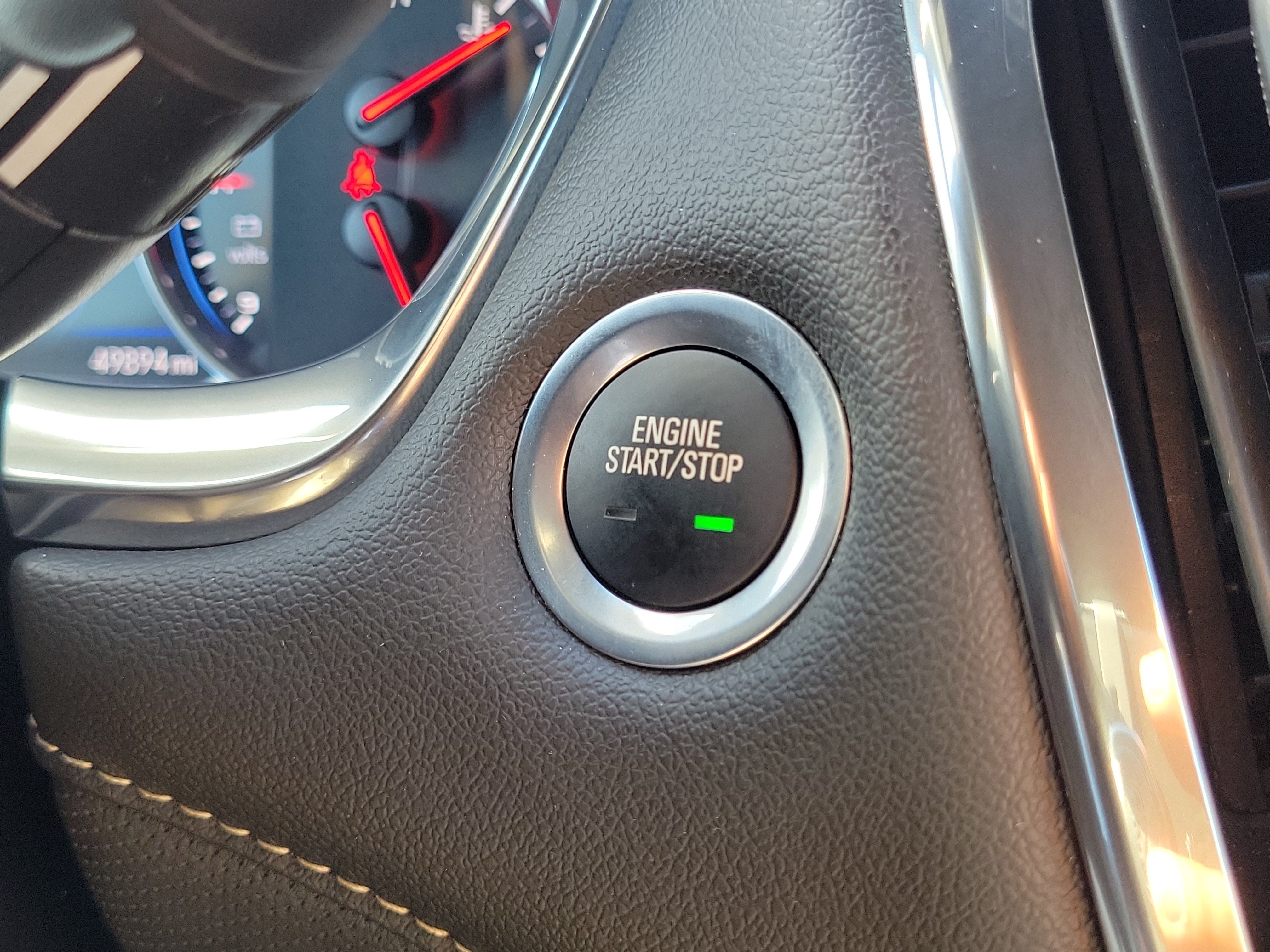 Used 2023 Chevrolet Traverse Premier FWD image 18