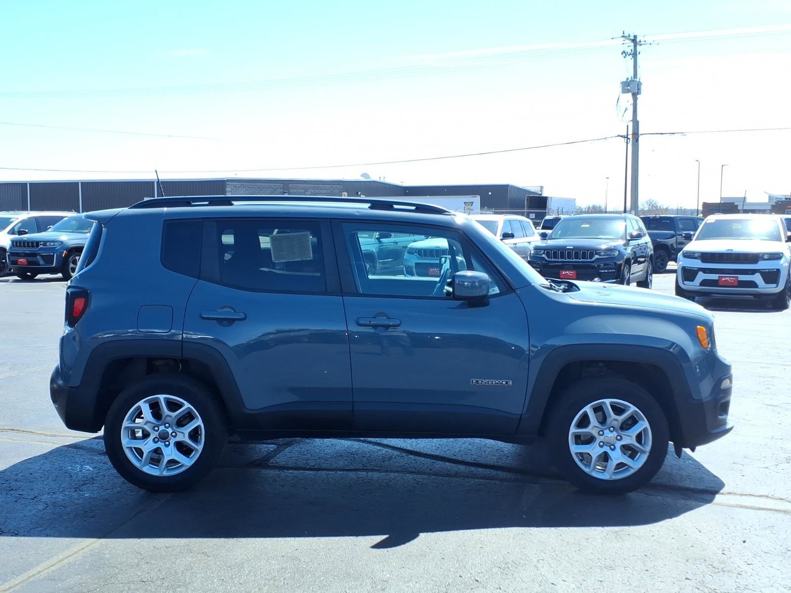 Used 2018 Jeep Renegade Latitude w/ Cold Weather Group AWD/4WD image 2