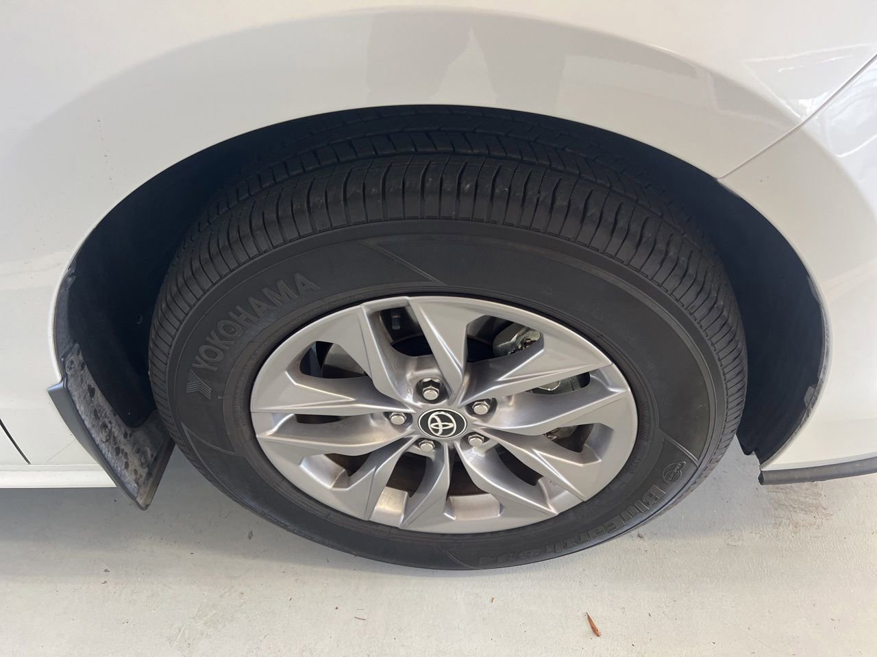 Used 2025 Toyota Sienna XLE w/ XLE Plus Package FWD image 15