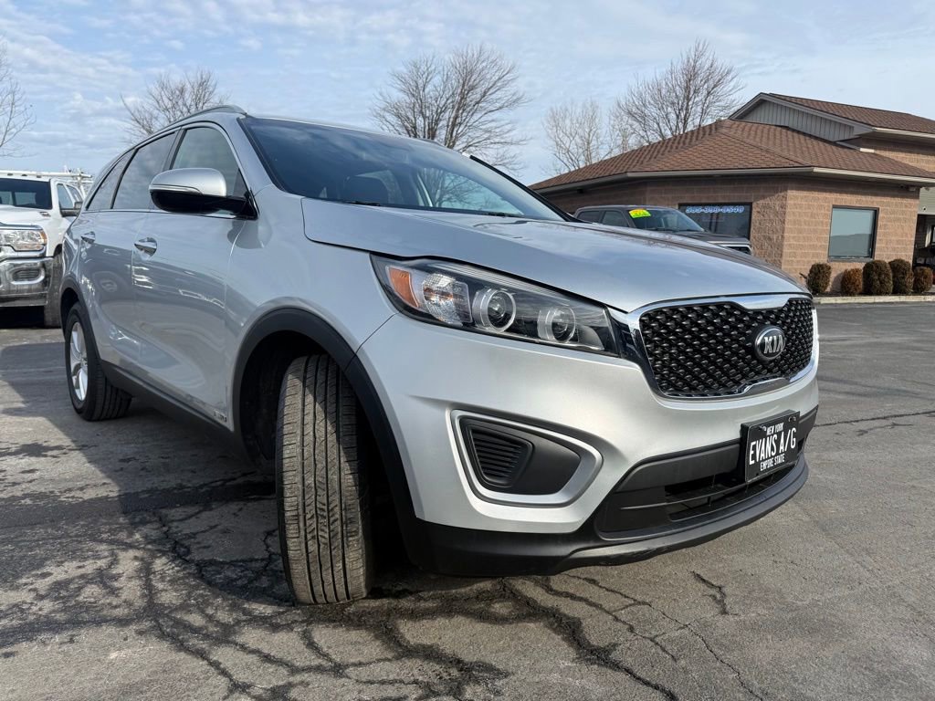 Used 2016 Kia Sorento LX image 3