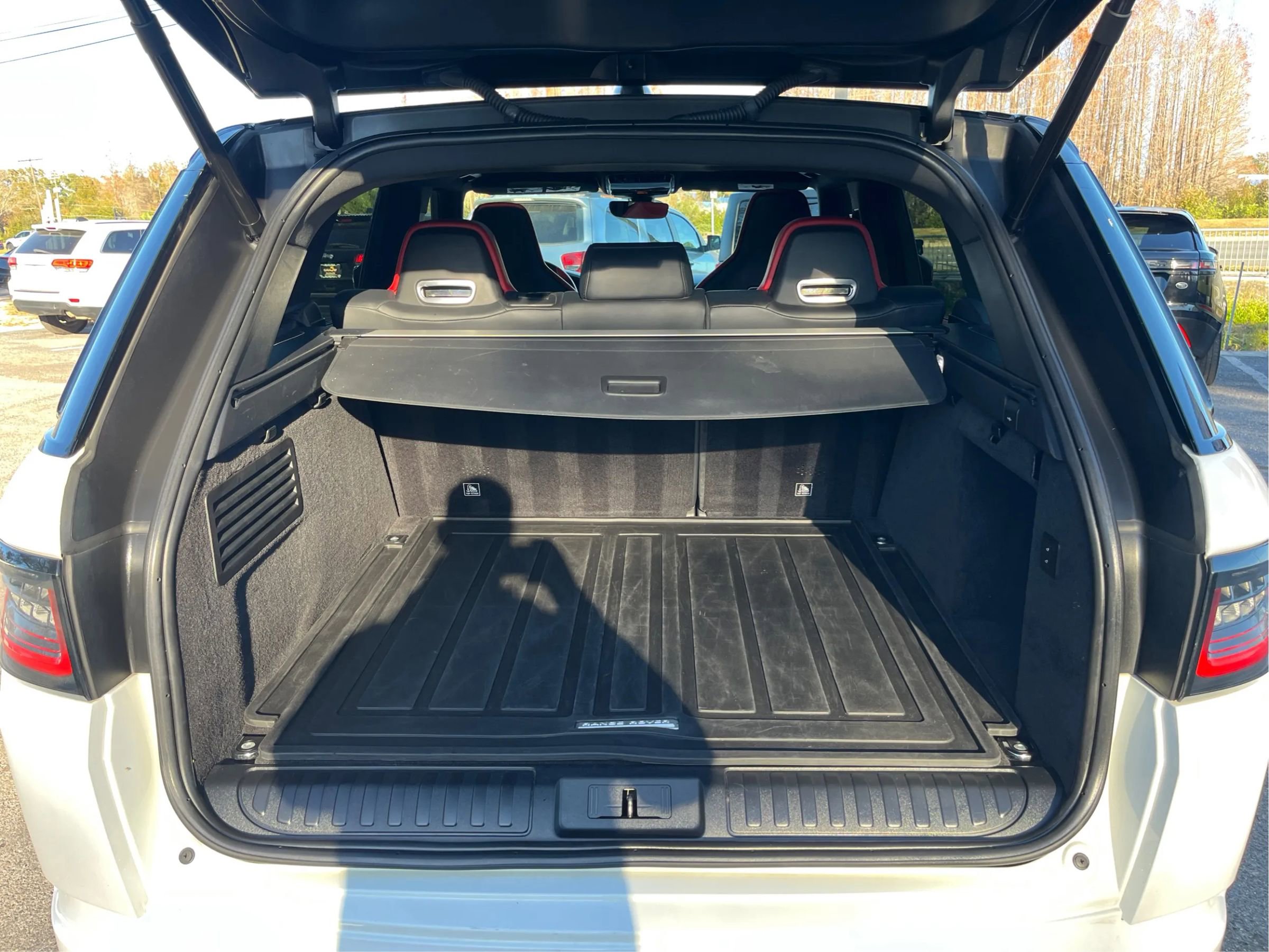 Used 2022 Land Rover Range Rover Sport SVR image 17