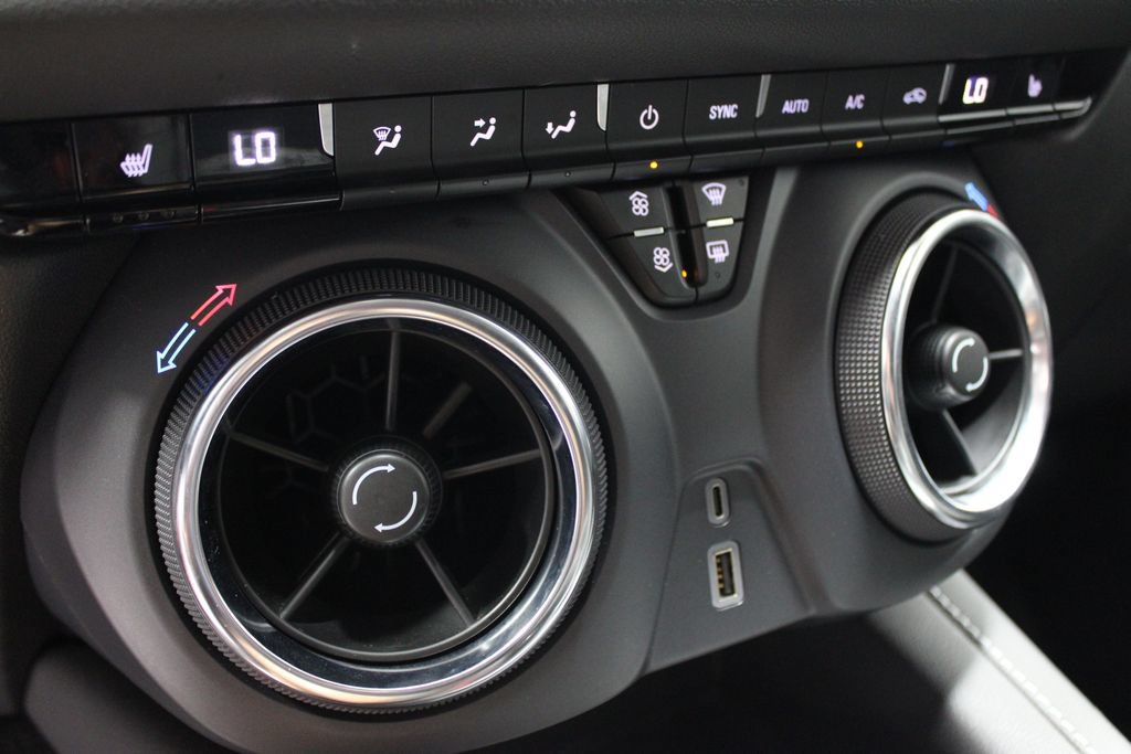 Used 2025 Chevrolet Blazer LT AWD/4WD image 29