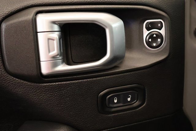 Used 2021 Jeep Gladiator Rubicon AWD/4WD image 12