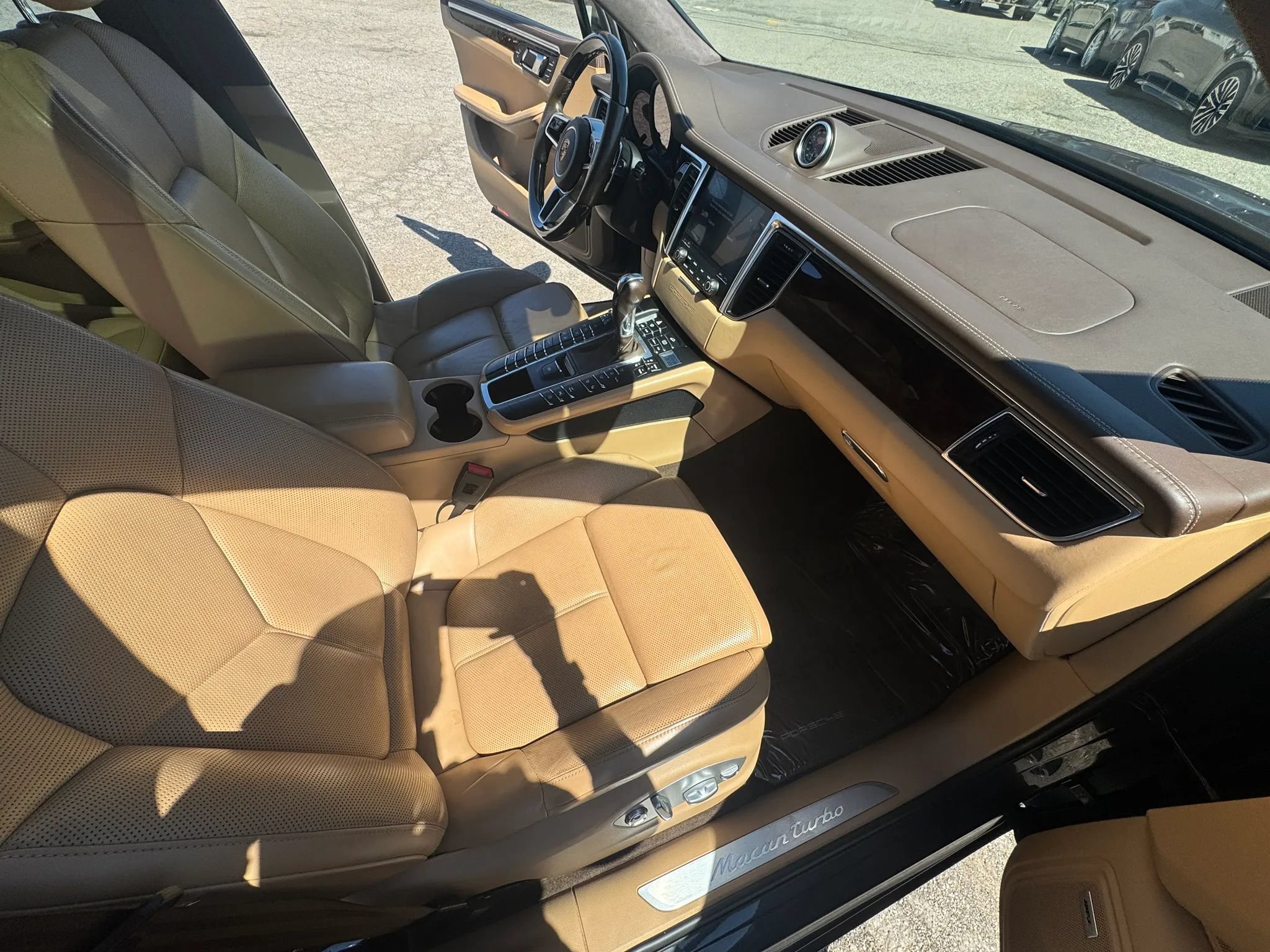 Used 2018 Porsche Macan Turbo AWD/4WD image 20