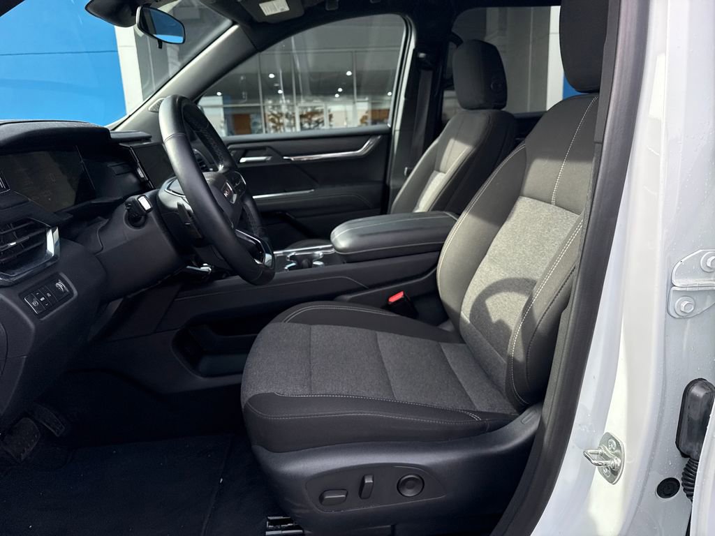 Used 2025 GMC Acadia Elevation image 9