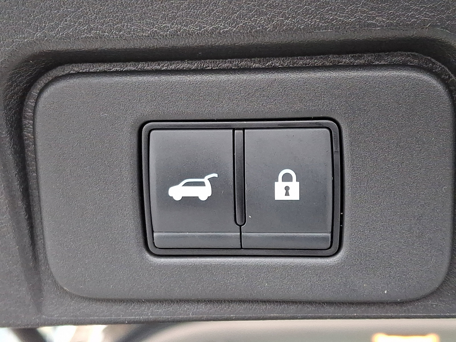 Used 2025 Nissan Rogue SV image 28