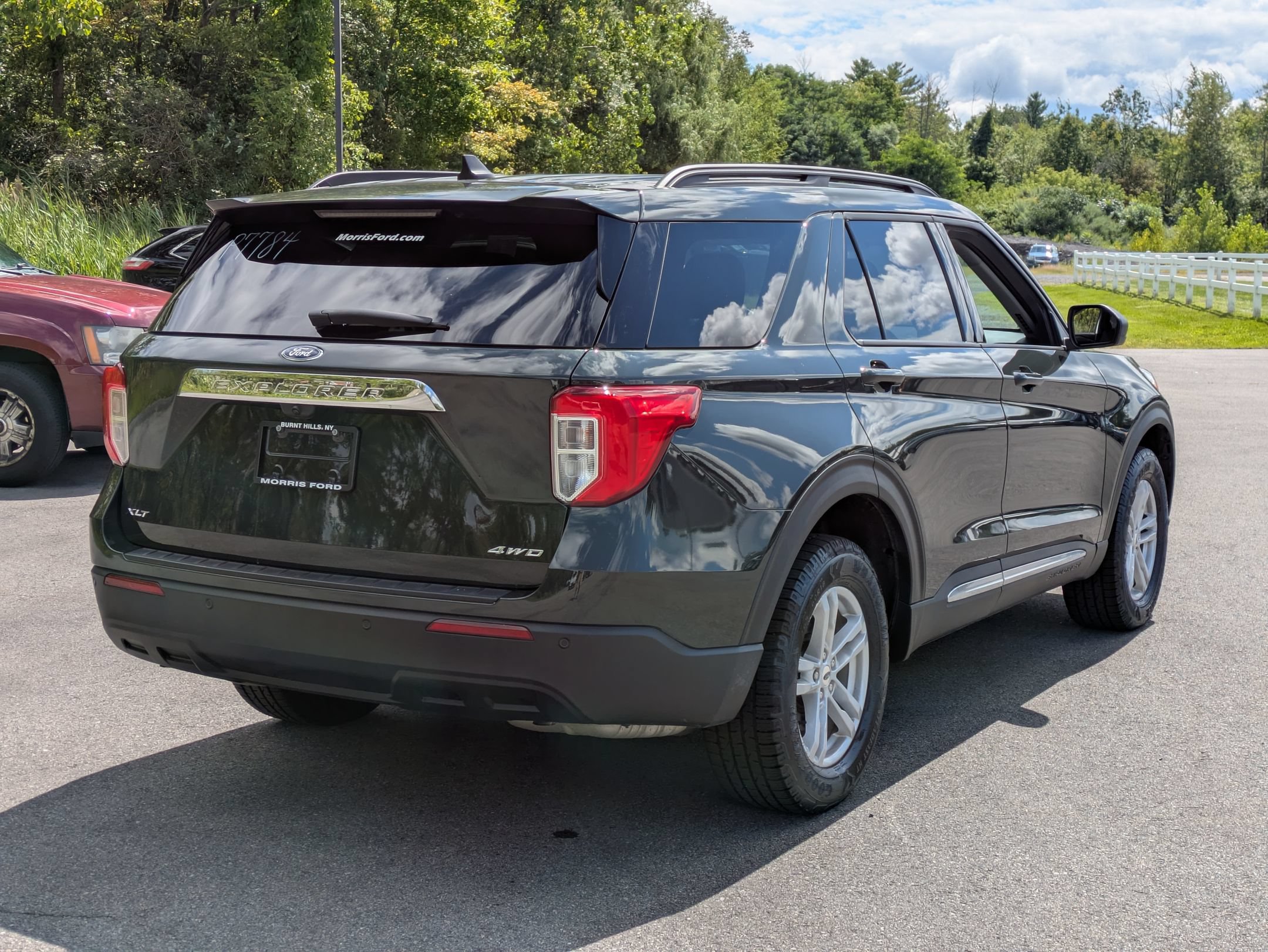 Used 2024 Ford Explorer XLT AWD/4WD image 3