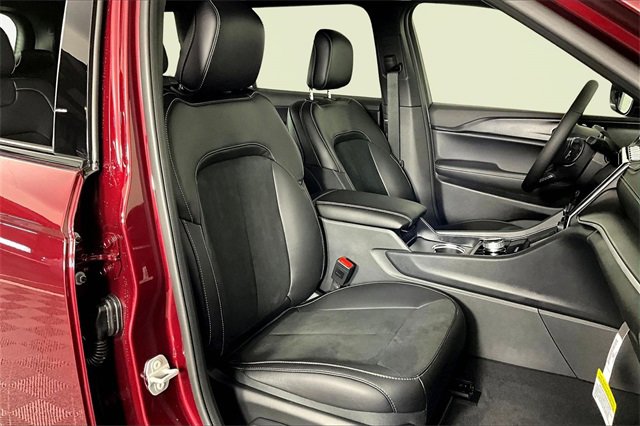 New 2025 Jeep Grand Cherokee L Altitude image 11