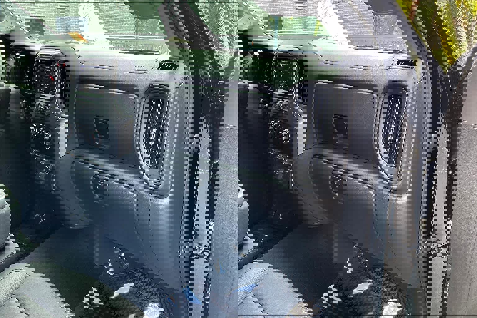 Used 2023 Chevrolet Silverado 1500 Custom image 16