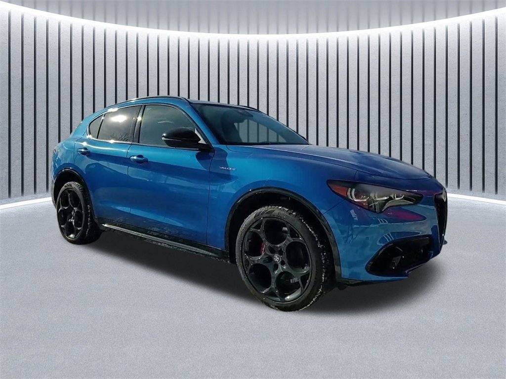 Used 2024 Alfa Romeo Stelvio Veloce image 2