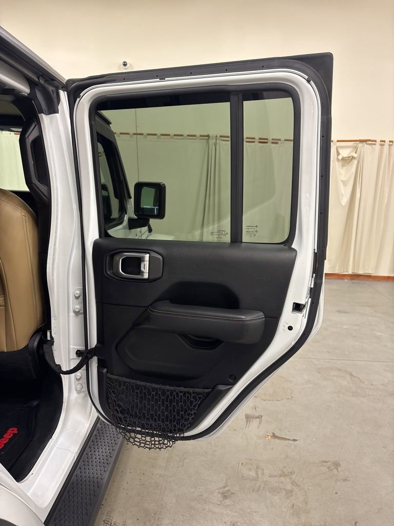 Used 2018 Jeep Wrangler Unlimited Sahara image 36