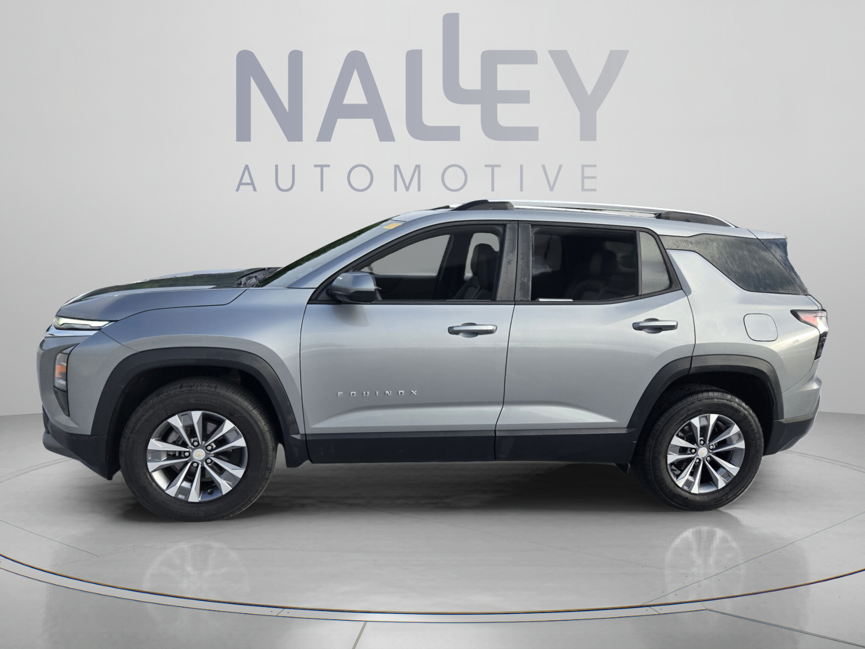Used 2026 Chevrolet Equinox LT w/ Convenience Package II FWD image 2