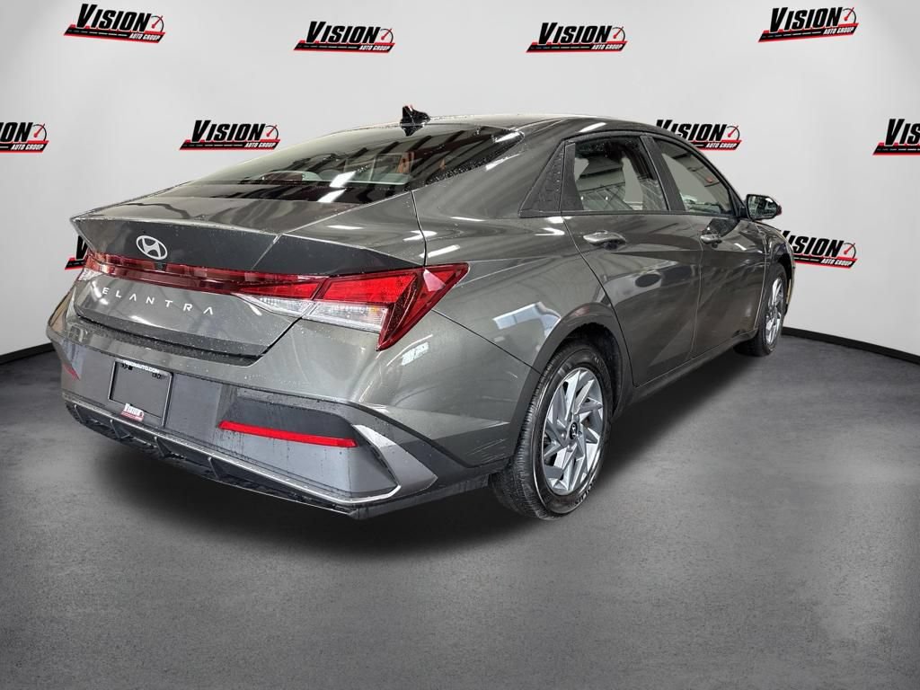 Used 2024 Hyundai Elantra SEL FWD image 5
